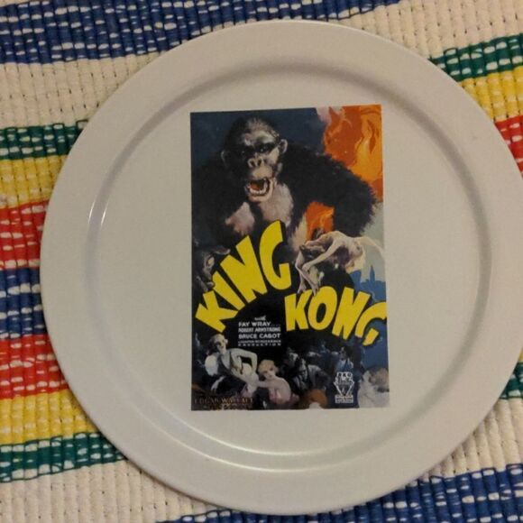 🤩 Pottery Barn movie plates 🤩2 for $20‎ - Picture 4 of 7